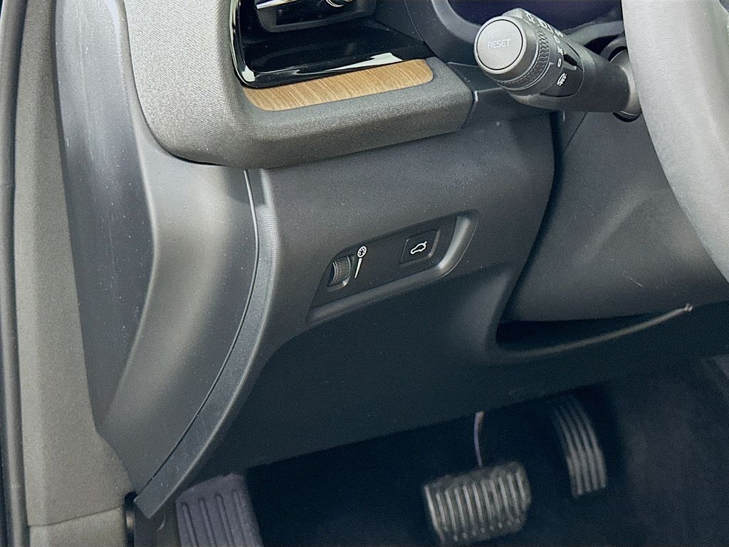 Thumbnail: 2022 Polestar 2 - 10