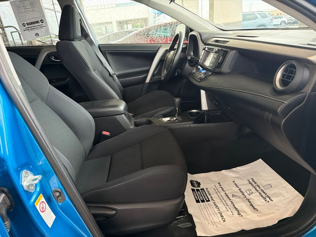Thumbnail: 2018 Toyota RAV4 - 24