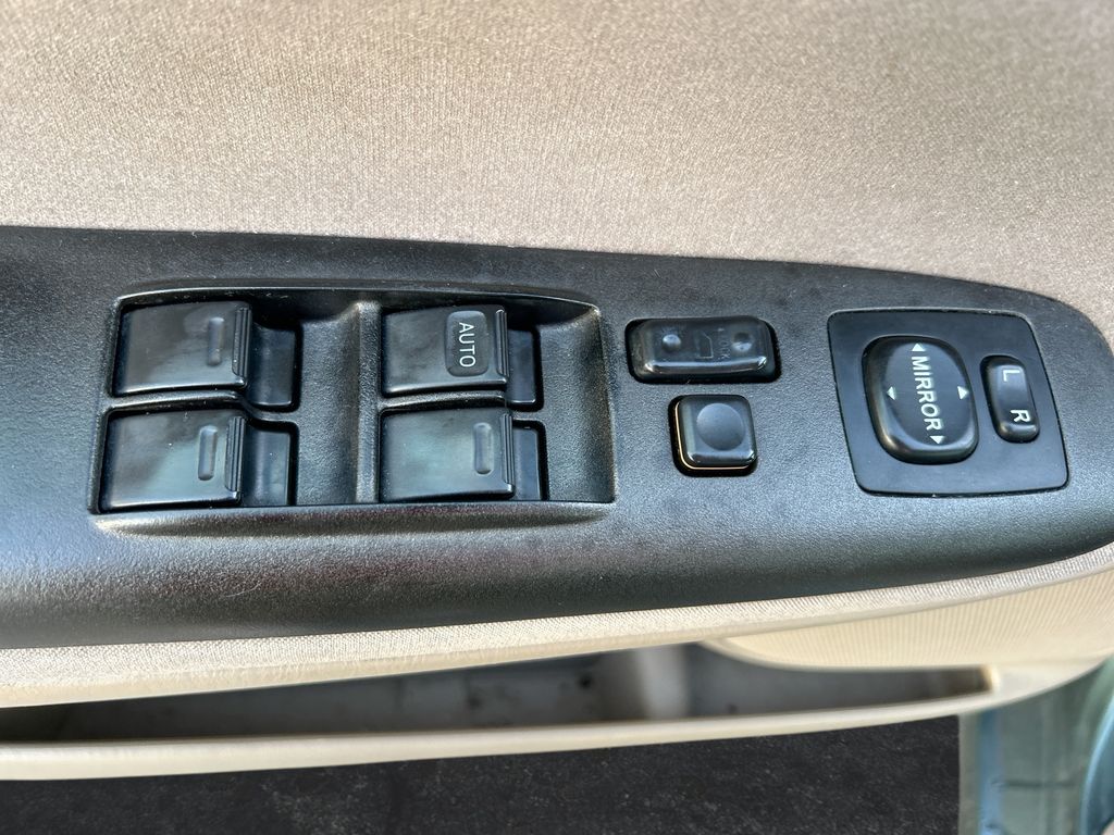 Thumbnail: 2005 Toyota Camry - 13