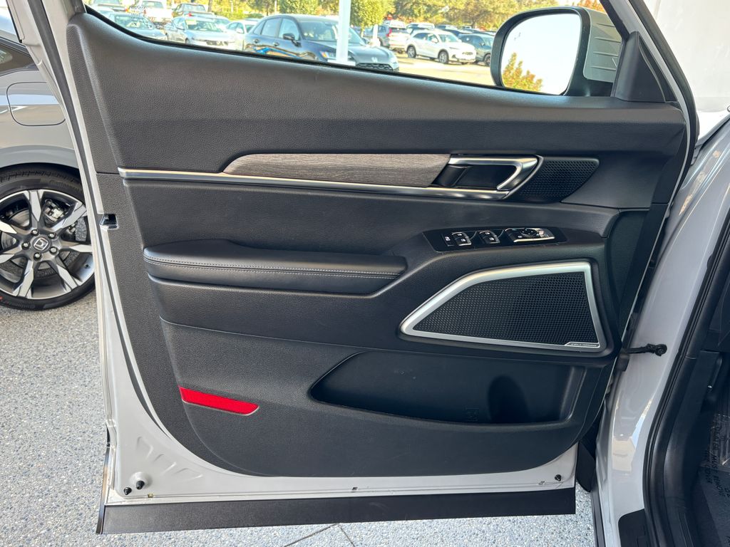 Thumbnail: 2021 Kia Telluride - 27