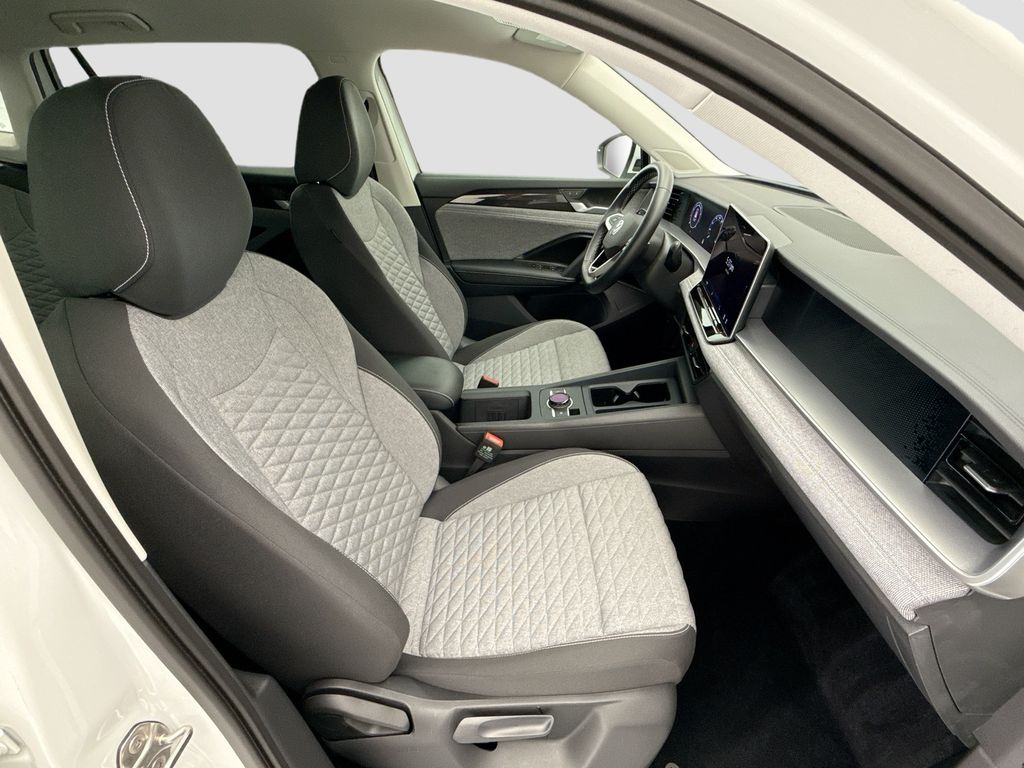 Thumbnail: 2025 Volkswagen Tiguan - 18