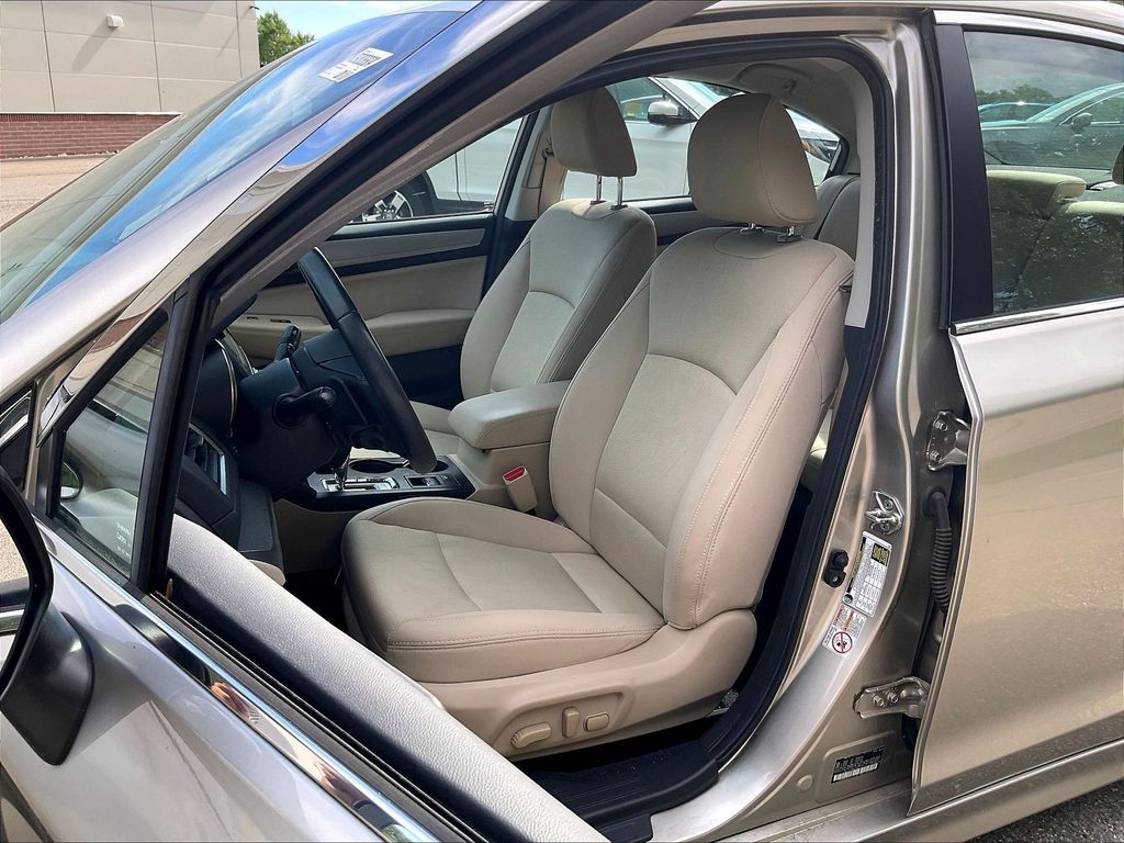 2016 Subaru Legacy — photo 9