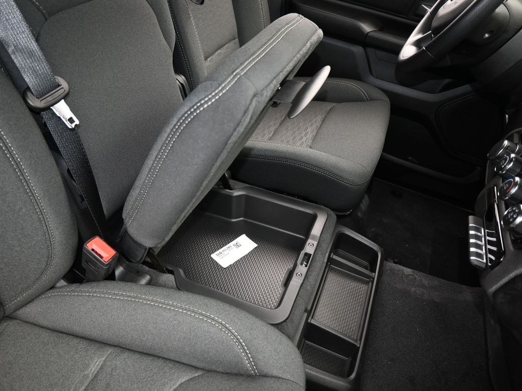 New 2026 Diamond Black Crystal Pearlcoat Ram Express image 39