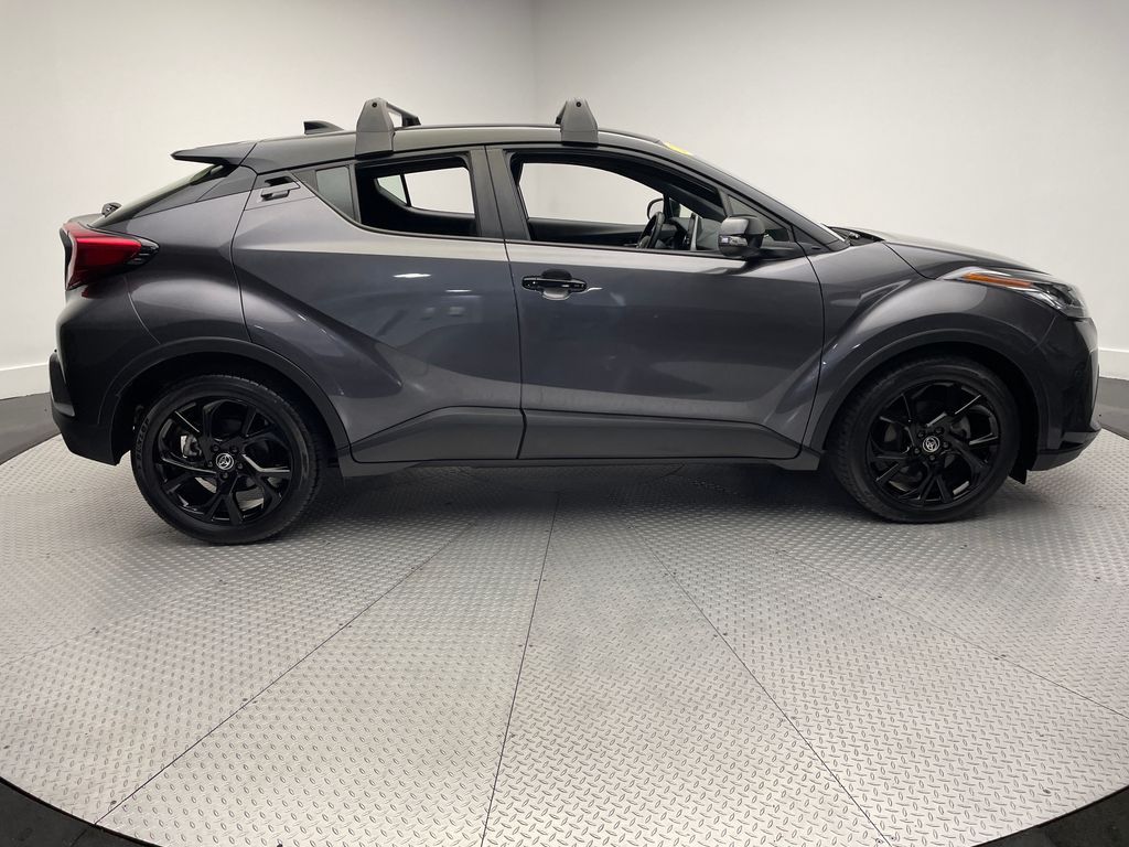 Thumbnail: 2022 Toyota C-HR - 4
