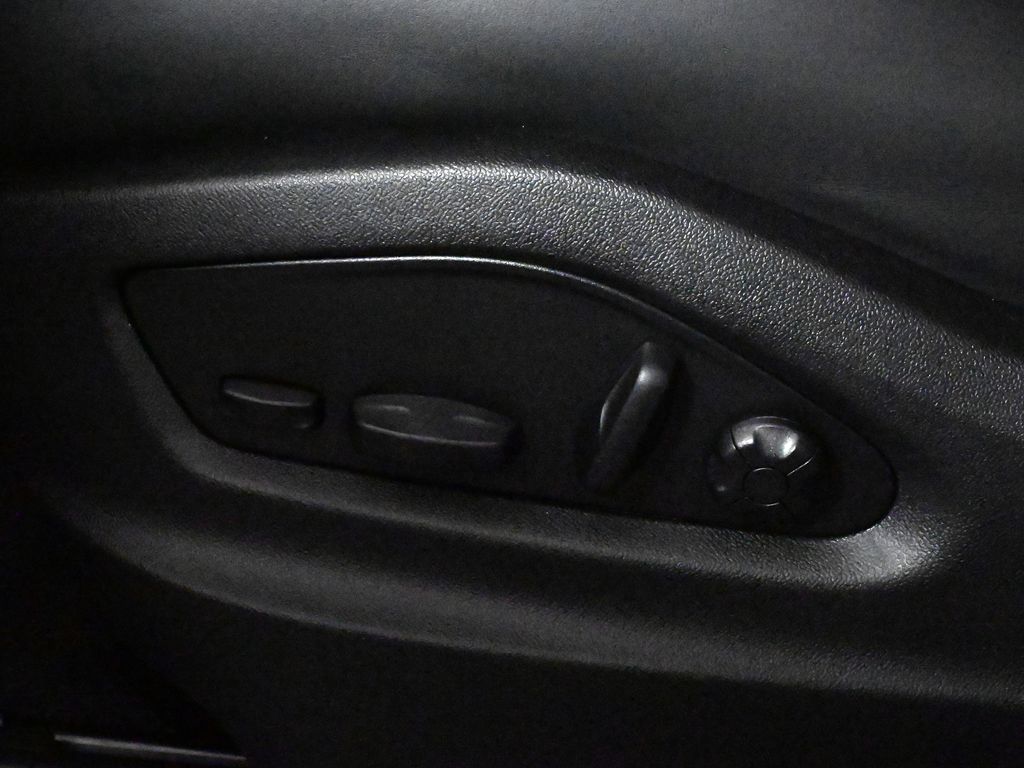 Thumbnail: 2026 Porsche Cayenne - 30