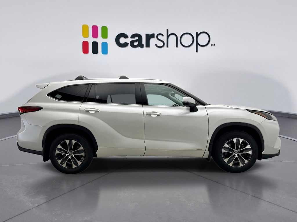 Thumbnail: 2022 Toyota Highlander - 6