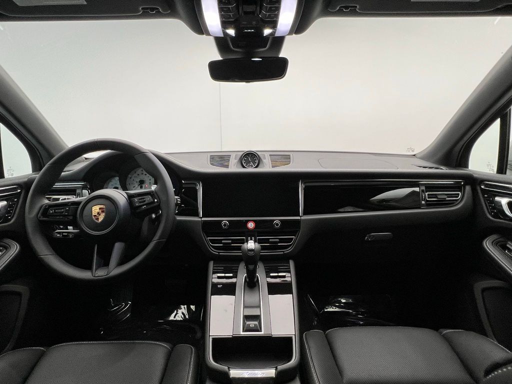 Thumbnail: 2025 Porsche Macan - 6