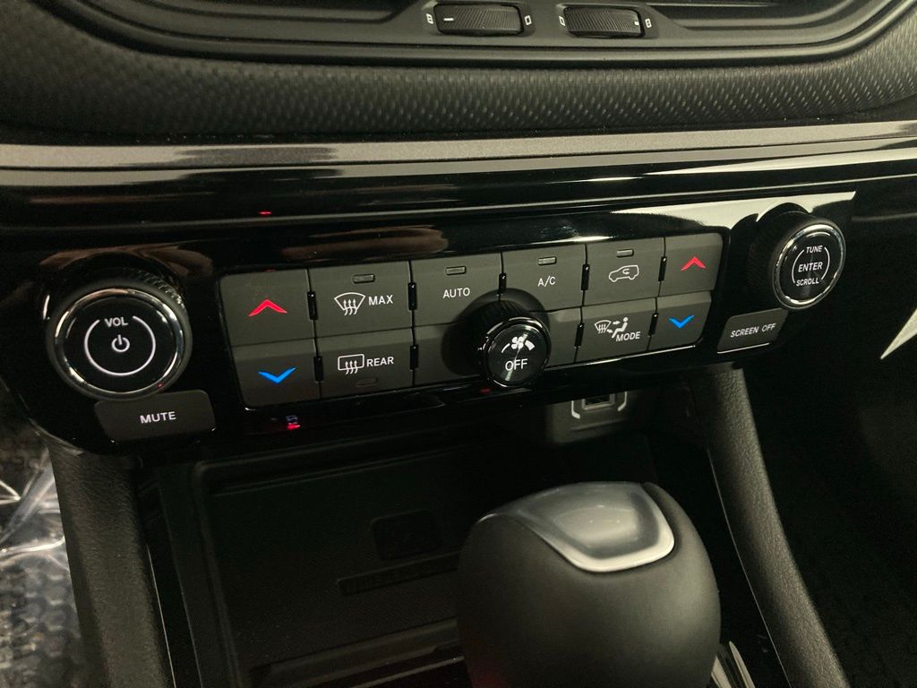 New 2026 Black Jeep Latitude image 9