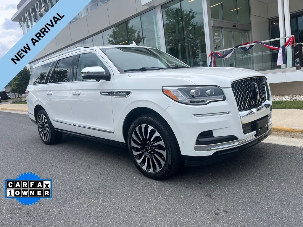 White Metallic 2022 Lincoln Navigator SUV / Crossover Four-Wheel Drive Automatic