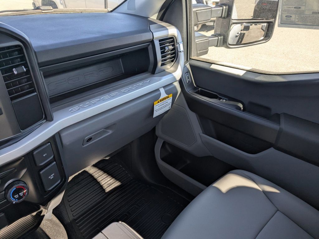 2025 Ford F-550 Chassis XL