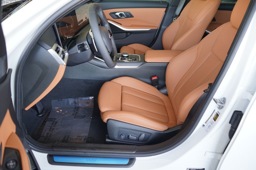 Thumbnail: 2026 BMW 3 Series - 10