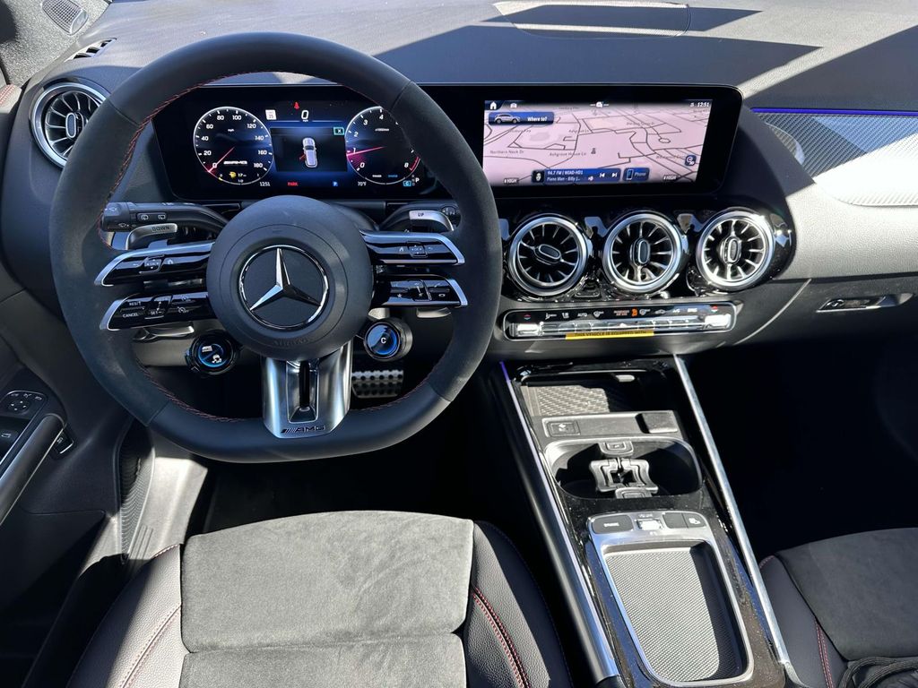 2025 Mercedes-Benz GLA 35 AMG 8