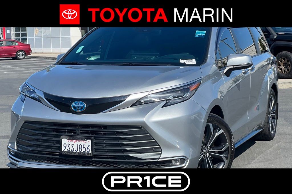 2025 Toyota Sienna Platinum 7-Passenger FWD