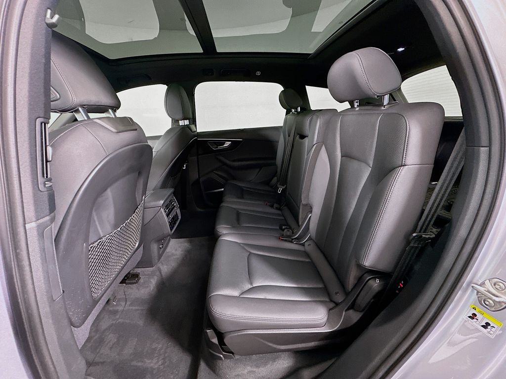 Thumbnail: 2021 Audi Q7 - 25