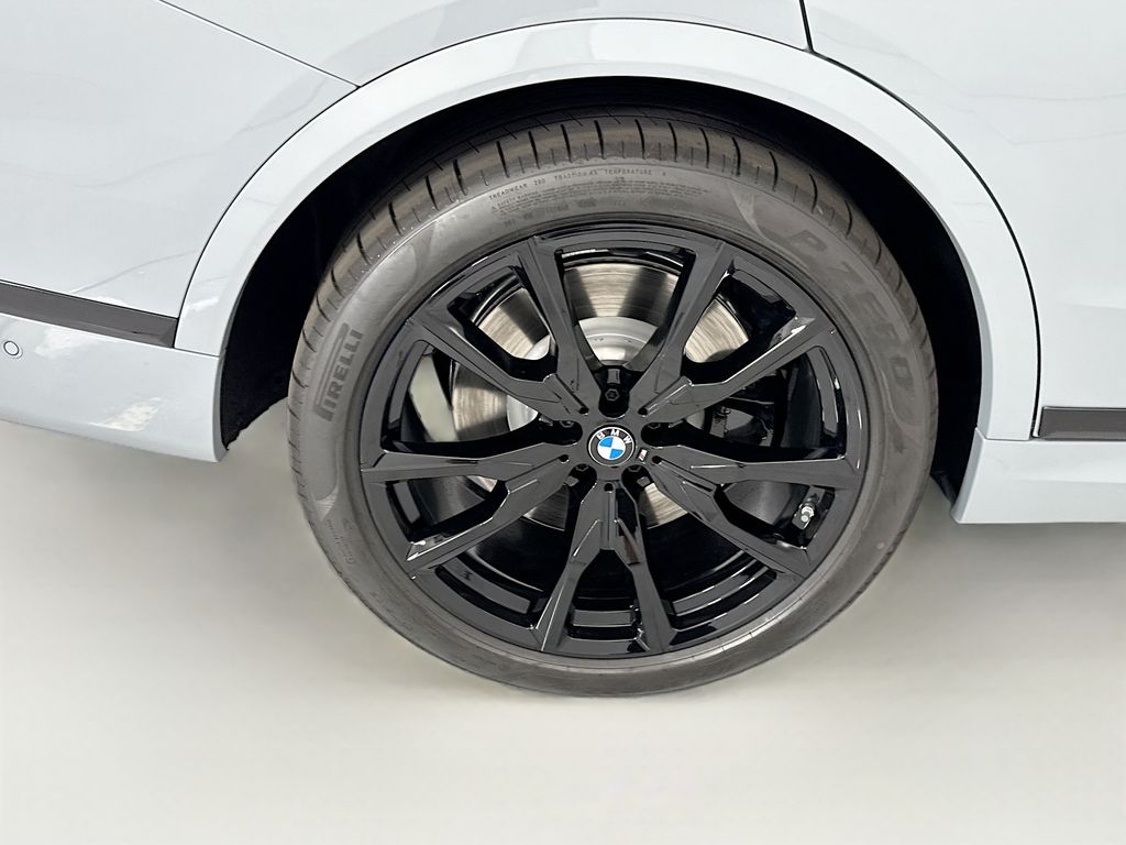 Thumbnail: 2027 BMW X7 - 32