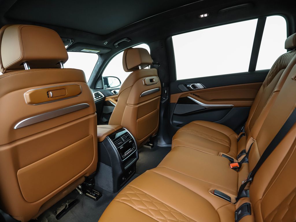 Thumbnail: 2027 BMW X7 - 21