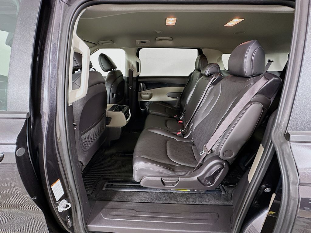 Thumbnail: 2025 Kia Carnival - 25