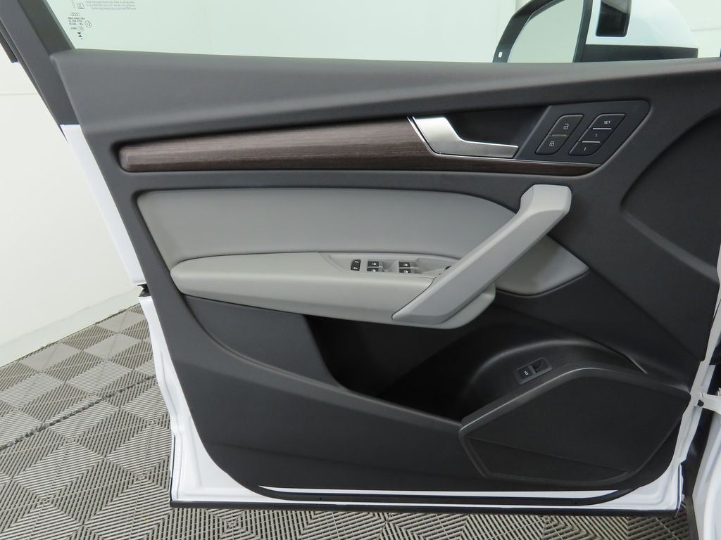 2024 Audi Q5 e Premium 24