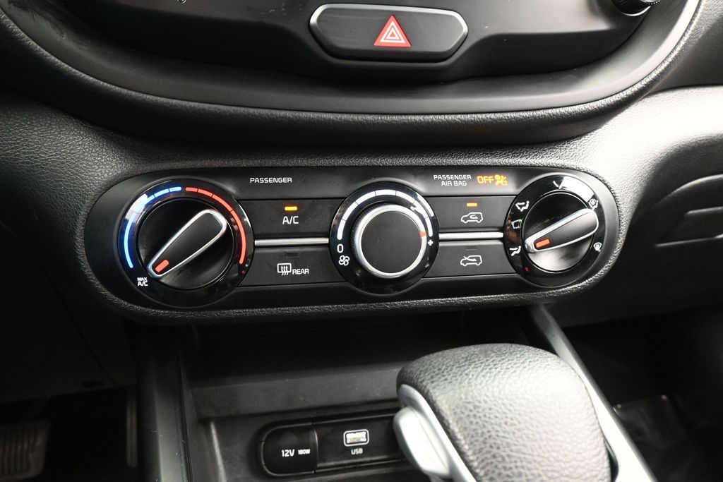 Used 2024 Snow White Pearl Kia LX image 22