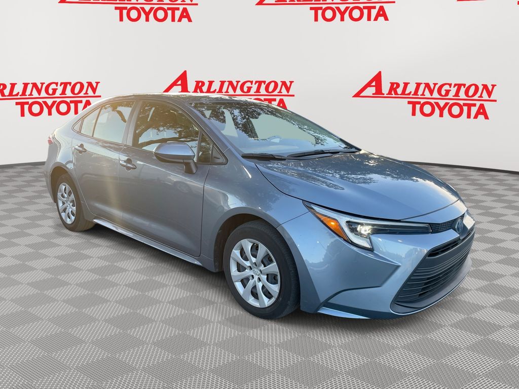 2023 Toyota Corolla LE's photo