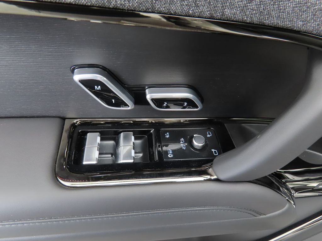 Thumbnail: 2025 Land Rover Range Rover Sport - 23