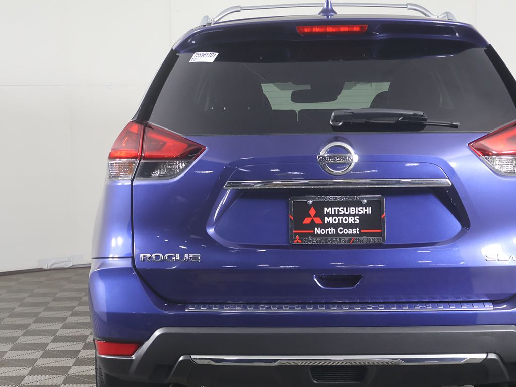 Used 2018 Blue Nissan SL image 13
