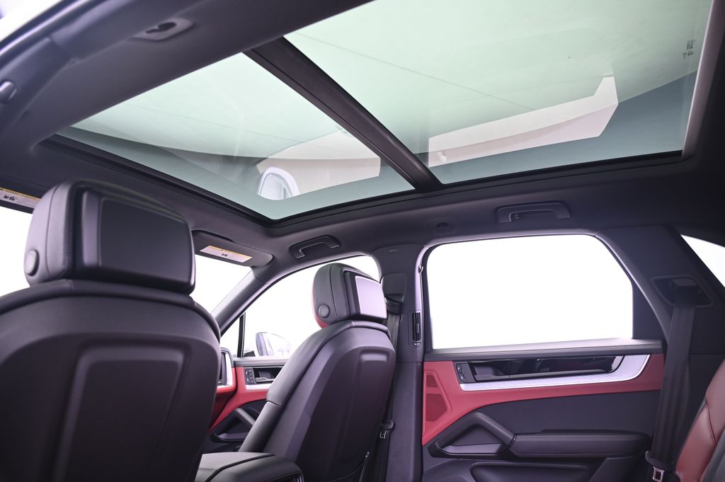 Thumbnail: 2026 Porsche Cayenne - 25