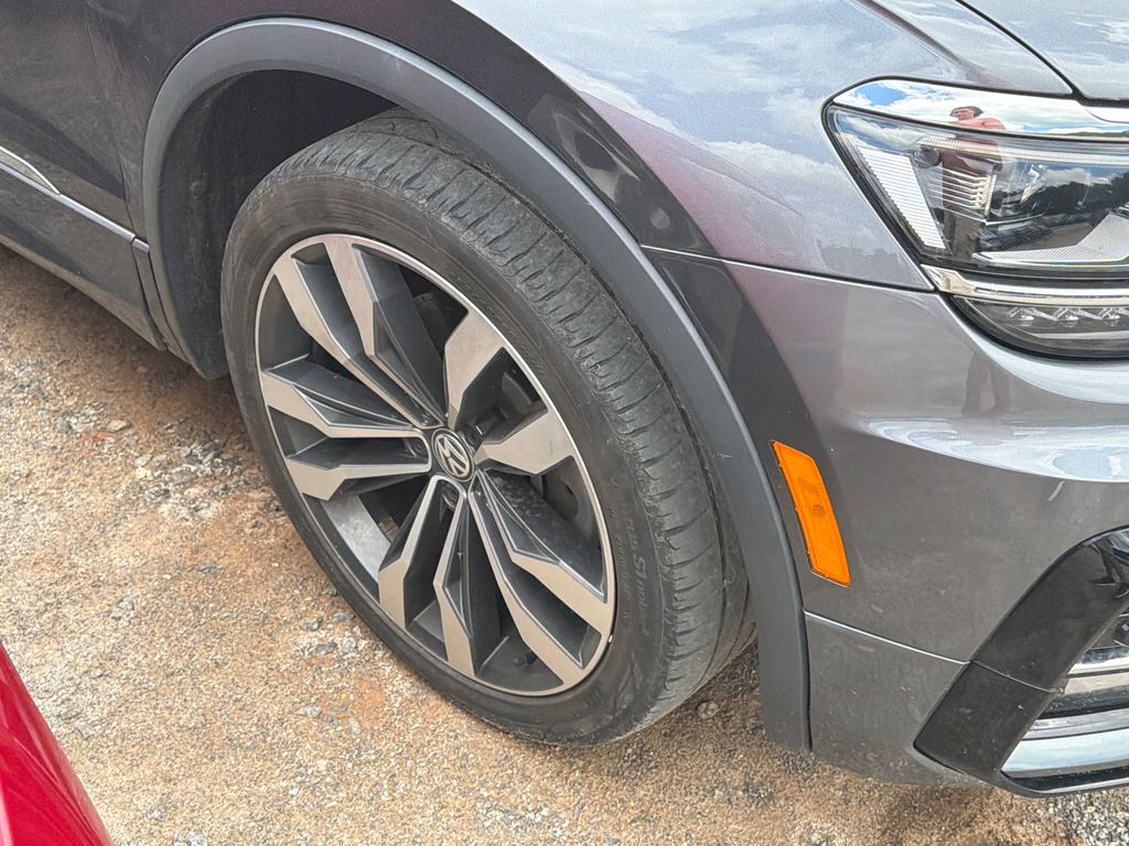 Used 2019 Platinum Gray Metallic Volkswagen 2.0T SEL Premium R-Line image 9