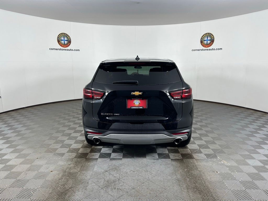 Used 2025 Black Chevrolet LT image 21