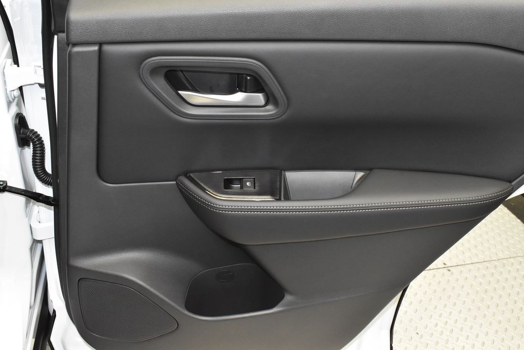 2025 Nissan Rogue SV 28