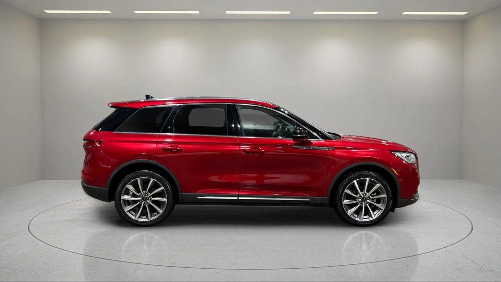 Used 2020 Red Carpet Lincoln Reserve image 2