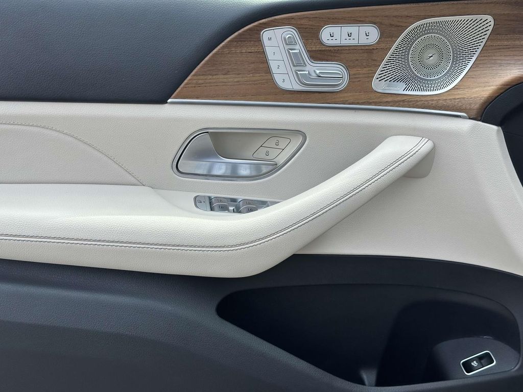 2022 Mercedes-Benz GLS 450 4MATIC 19