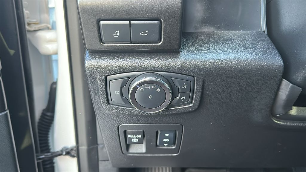 2018 Ford Expedition Limited White at Community Toyota