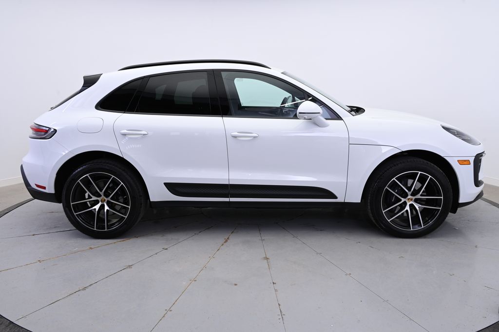 Thumbnail: 2024 Porsche Macan - 8