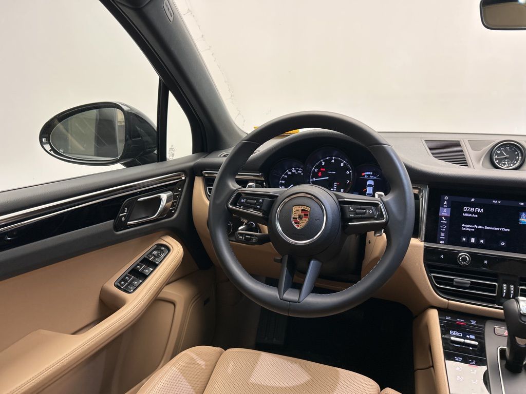 Thumbnail: 2025 Porsche Macan - 25