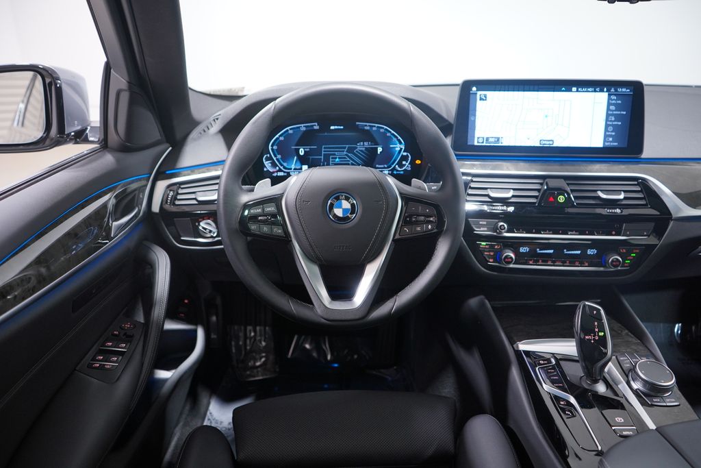 Thumbnail: 2023 BMW 5 Series - 11