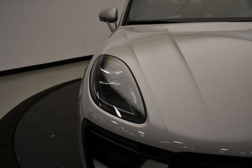 Thumbnail: 2026 Porsche Macan - 14