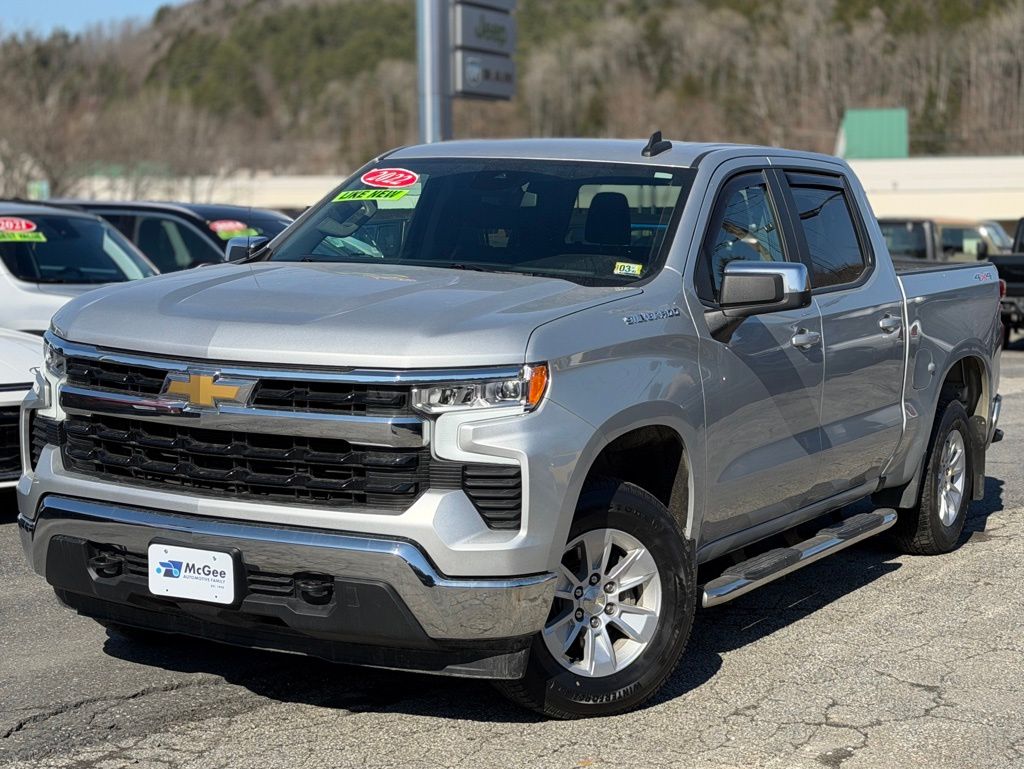 Silver Ice Metallic 2022 Chevrolet Silverado 1500 LT Crew Cab 4WD Pickup Truck Four-Wheel Drive 8-Speed Automatic