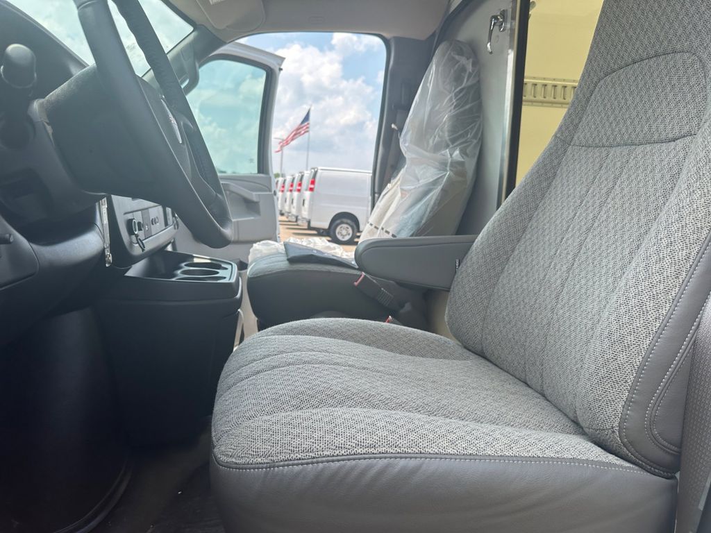 2023 GMC Savana 3500 Work Van 16