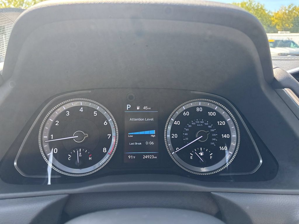 Used 2023 Red Hyundai SEL image 9