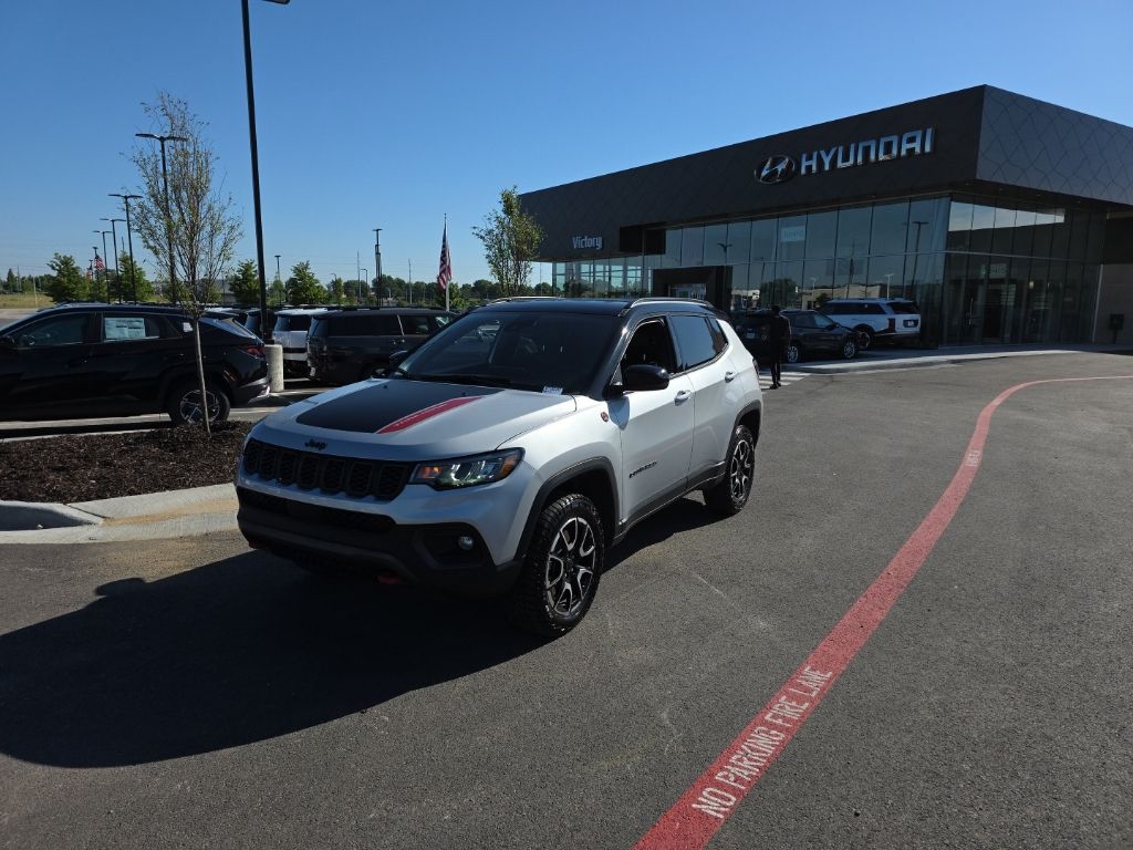 Silver Zynith Metallic Clearcoat 2026 Jeep Compass SUV / Crossover Four-Wheel Drive 8-Speed Automatic