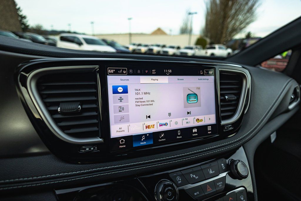 2026 Chrysler Pacifica Select thumbnail 12