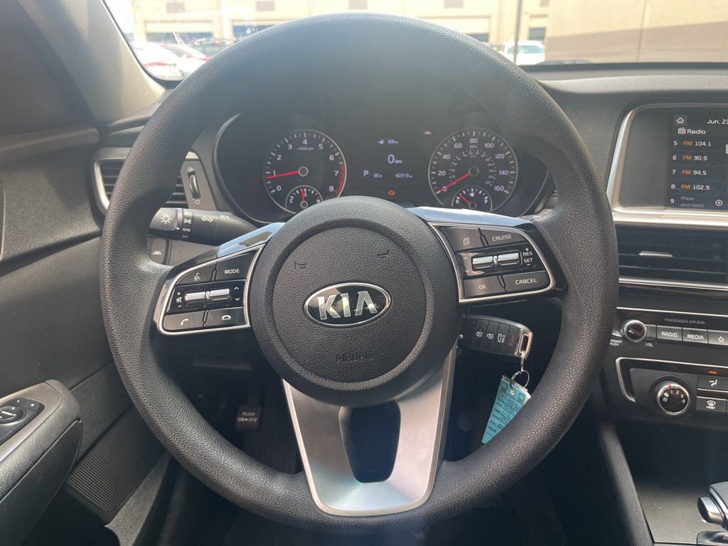 Thumbnail: 2020 Kia Optima - 32