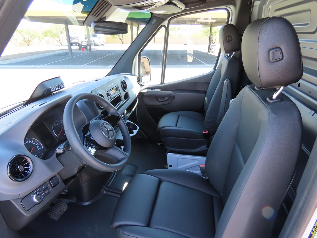 2025 Mercedes-Benz Sprinter 2500 18