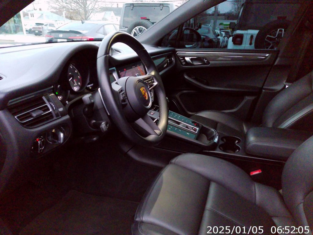 Thumbnail: 2023 Porsche Macan - 29