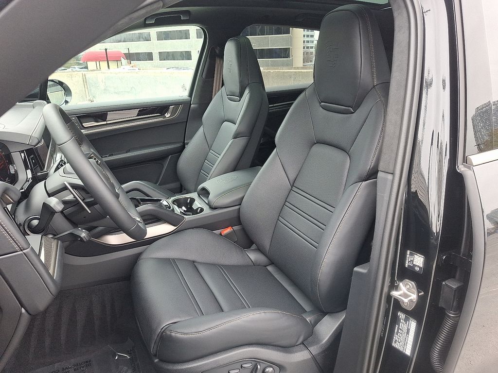 Thumbnail: 2026 Porsche Cayenne - 5