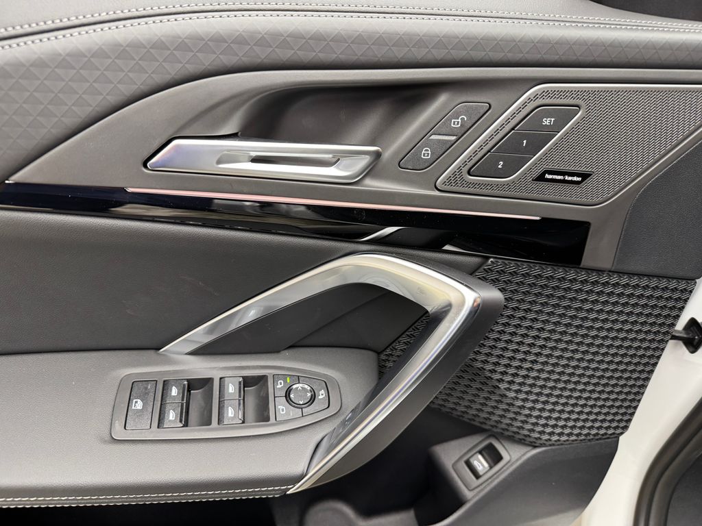 New 2026 White BMW xDrive28i image 9