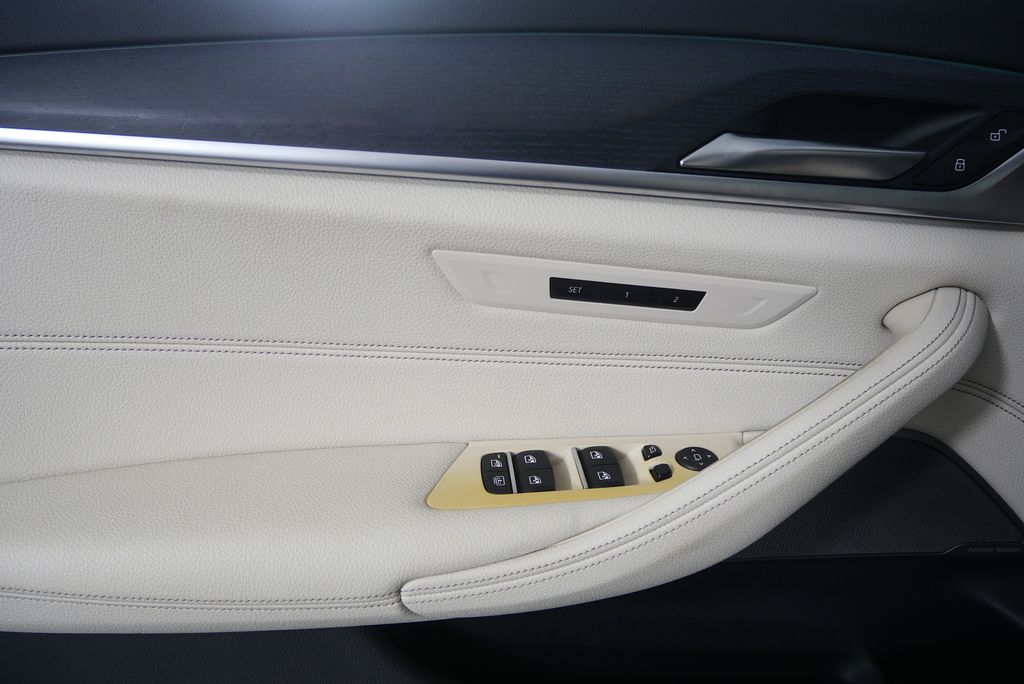 Thumbnail: 2023 BMW 5 Series - 8