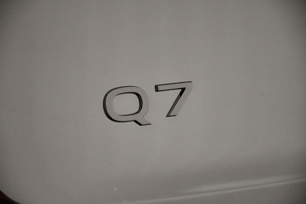 Thumbnail: 2025 Audi Q7 - 9