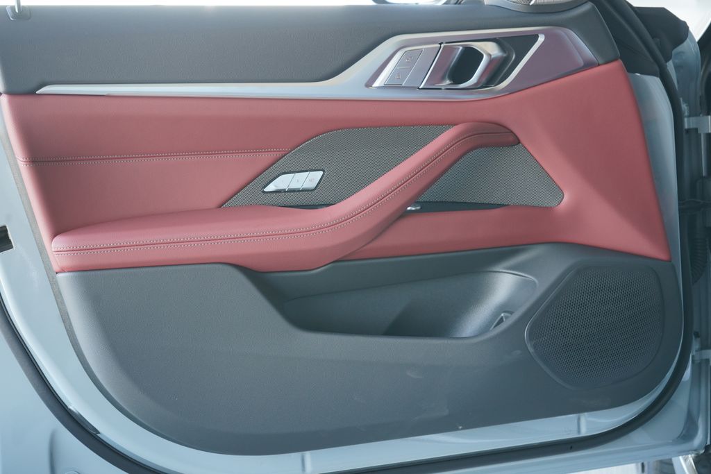 Thumbnail: 2026 BMW i4 - 10